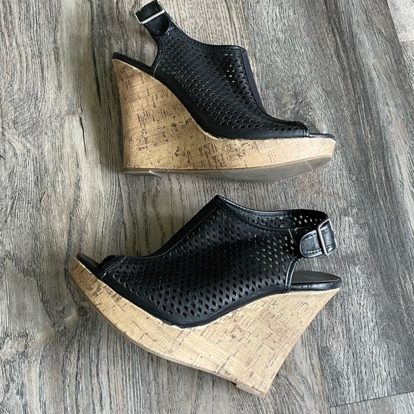 Sbicca Open Toed Black Wedge Sandals, size 8 - Picture 2 of 8